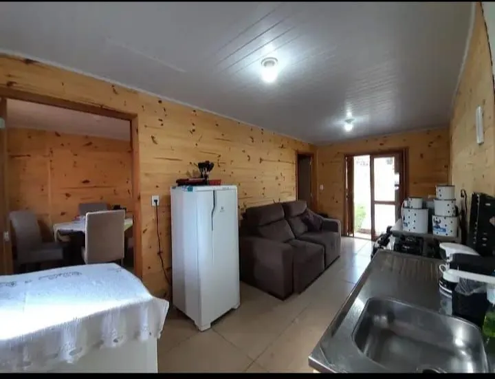 Imagem Terreno com 2 casas pré-fabricadas recém-construídas