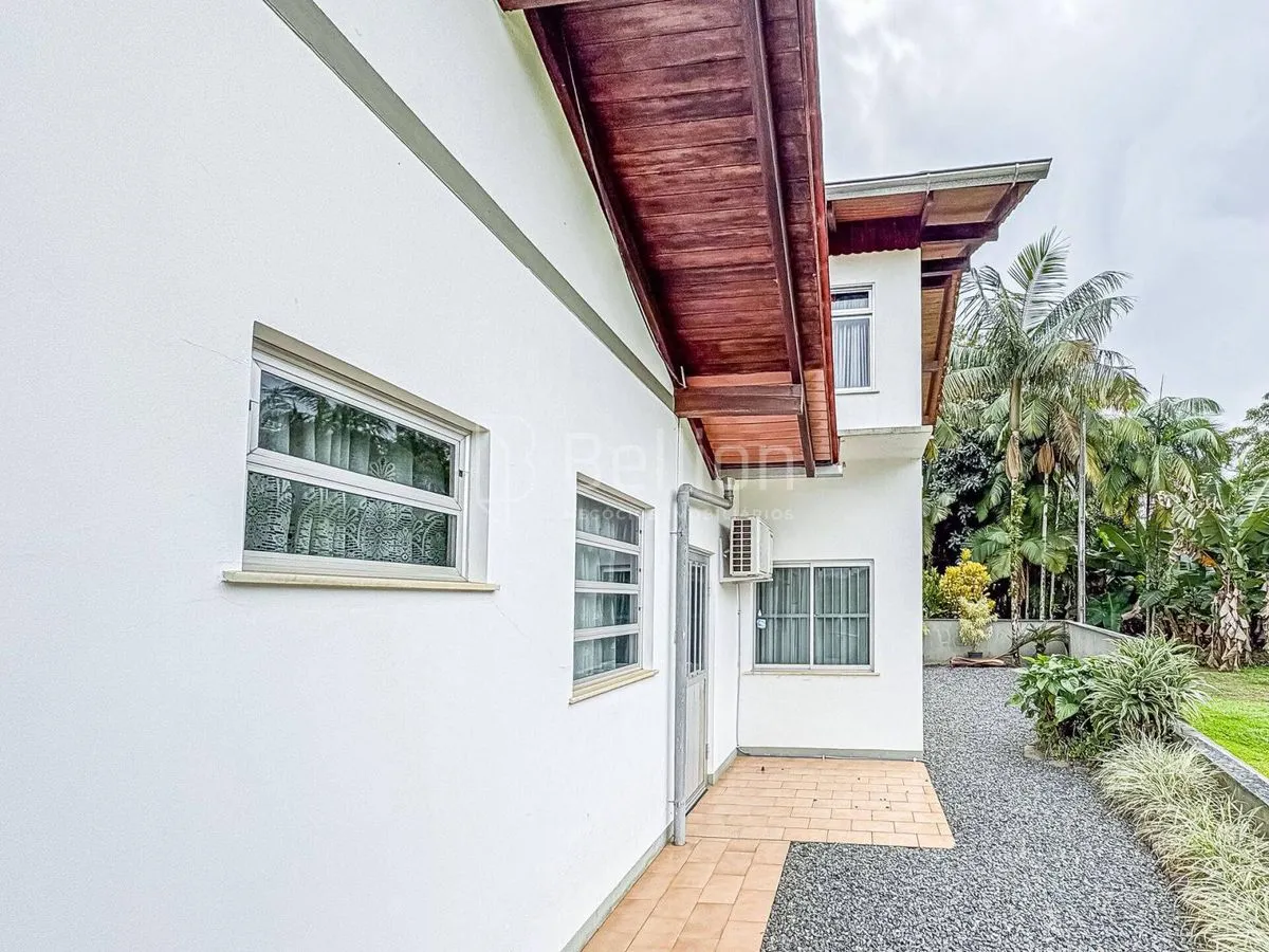 Imagem Casa com amplo terreno e potencial residencial/comercial no Centro de Rio dos Cedros