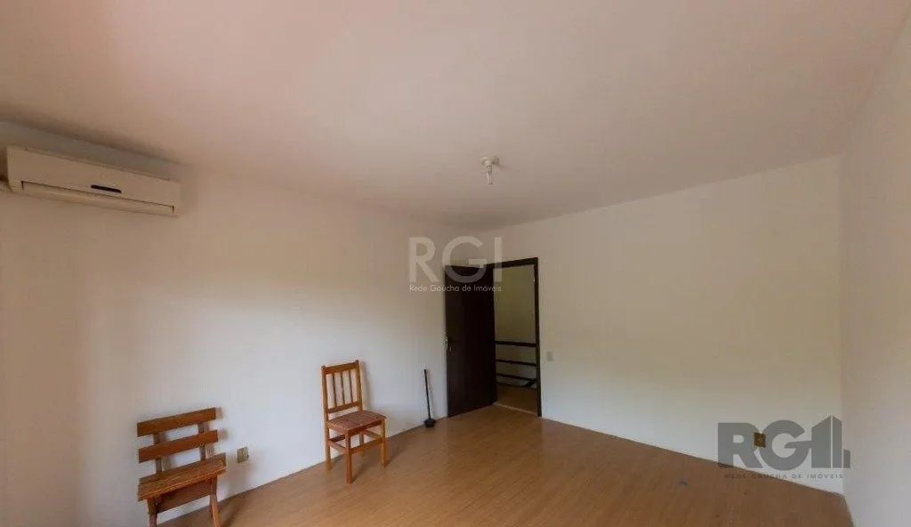 Imagem Casa para Venda - 450m², 4 dormitórios, sendo 3 suites, 5 vagas - Nonoai