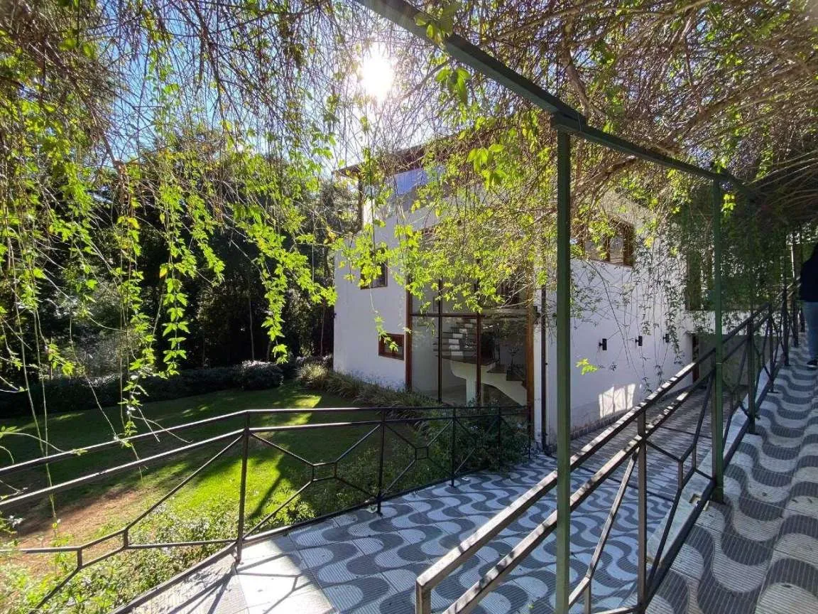 Imagem Casa em Condomínio para Venda em Petrópolis / RJ no bairro Itaipava