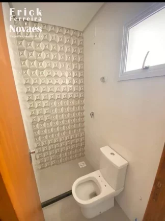 Imagem Casa a Venda na Praia do Morro-ES com 3 suítes sendo uma Suite master com Varanda, Sala de Estar e Jantar, quintal e Piscina e 2 vagas de garagem