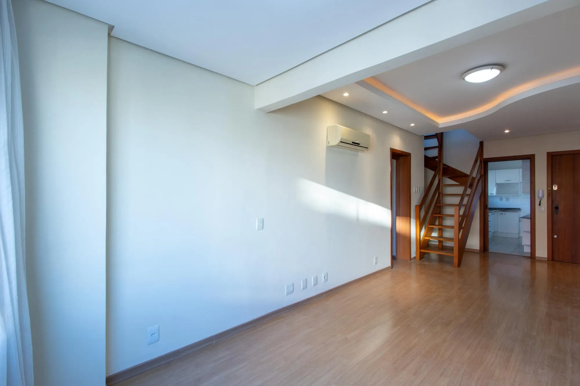 Imagem COBERTURA 2 QUARTOS, 2 VAGAS INDIVIDUAIS ESCRITURADAS, ELEVADOR - BAIRRO SANTO ANTONIO