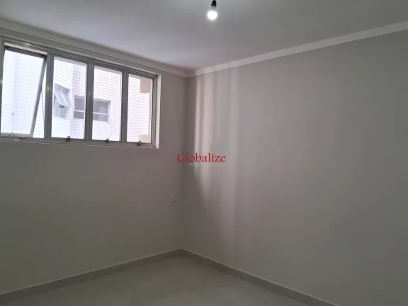 Imagem Casa Sobreposta Alta em Santos no Embaré com piscina, 3 dormitórios, dependência de empregada, uma suíte a venda por R$ 2.000.000,00