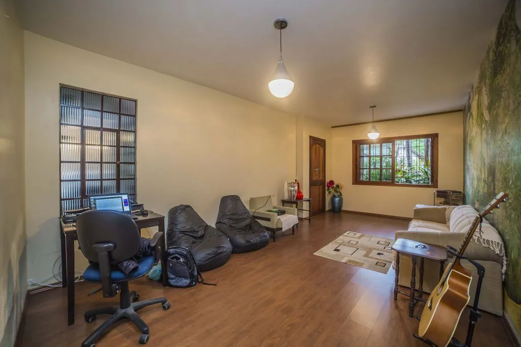 Imagem Casa de 4 dormitórios à venda no Bairro Santa Tereza - Porto Alegre