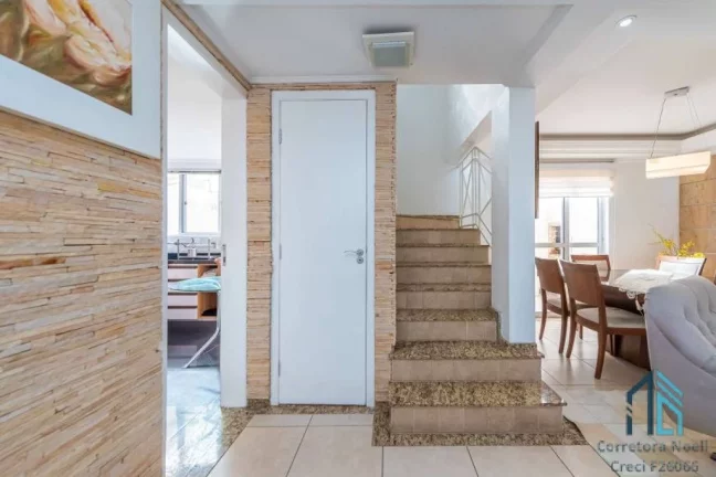 Imagem Sobrado Mobiliado com ático, 03 quartos c/suíte no Boqueirão/Hauer em Curitiba PR