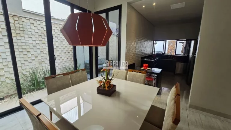 Imagem Casa à venda com 3 dormitórios e energia fotovoltaica no Condomínio Estância dos Ipês, em Uberaba