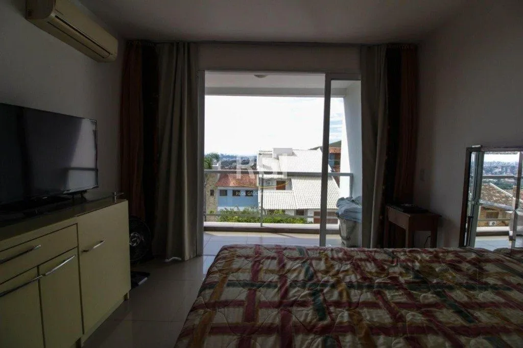 Imagem Casa para Venda - 300m², 3 dormitórios, sendo 1 suites, 4 vagas - Teresópolis