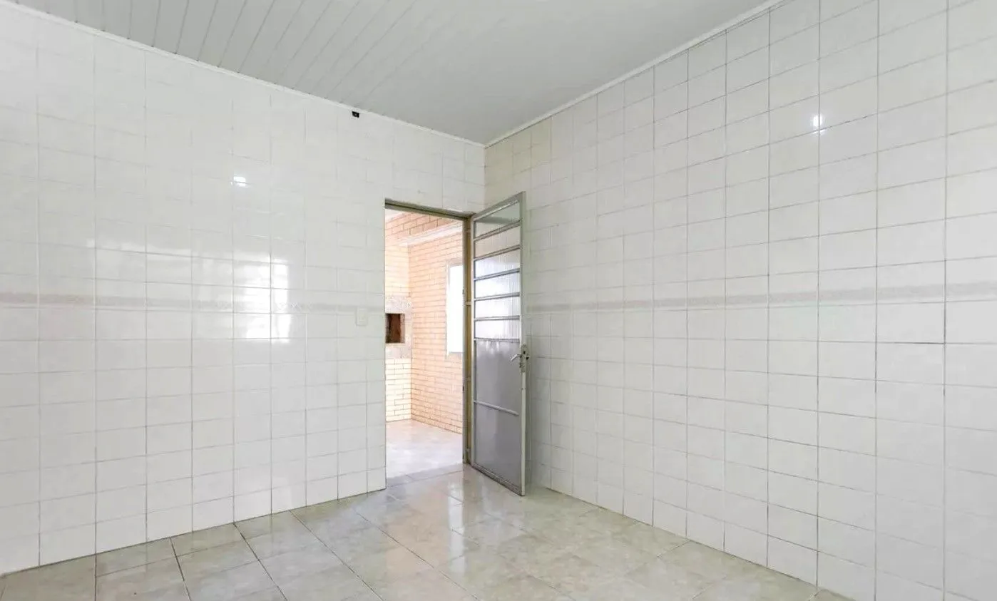 Imagem Casa no bairro Jardim Sabará de 4 dormitórios e 3 vagas DESOCUPADA