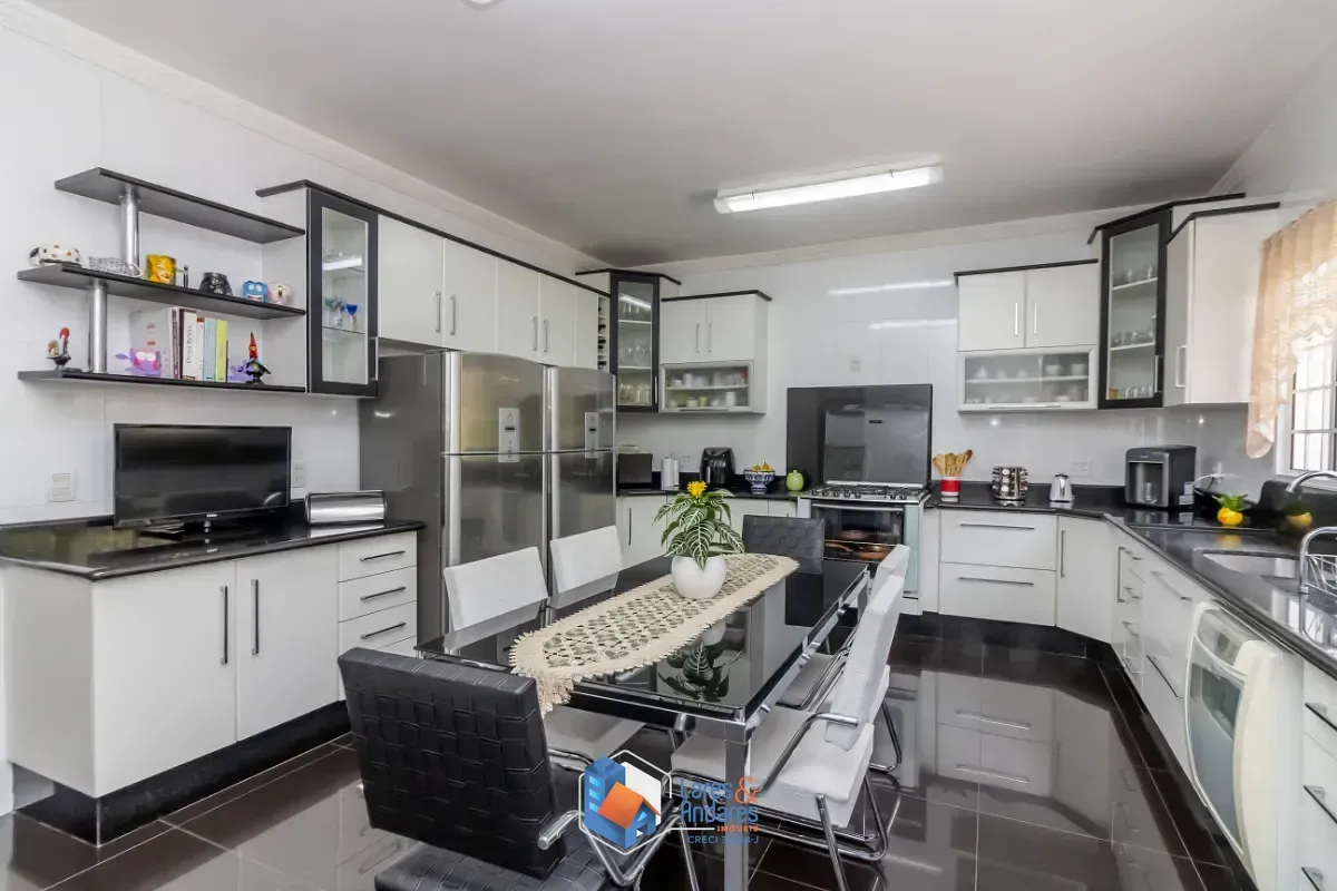 Imagem Sobrado para venda em Jardim Maria Estela com 3 quartos, sendo 3 suítes, 500m²