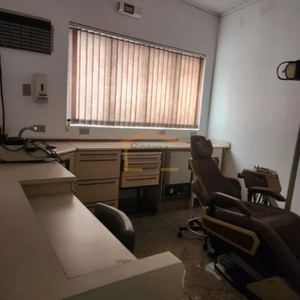 Imagem Sala comercial com 94 mÂ², conta com recepÃ§Ã£o, sala de espera, 1 banheiro e Ã¡rea de serviÃ§o. 
NÃ...