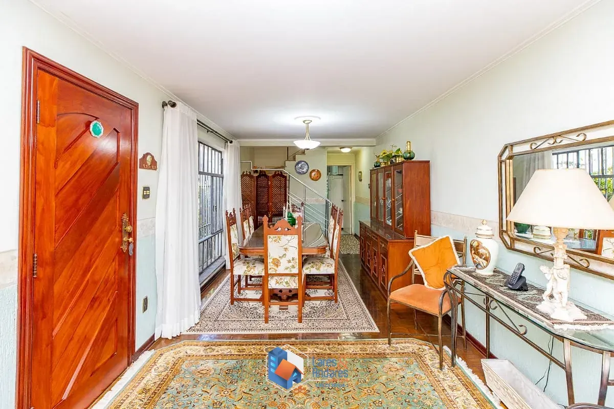 Imagem Sobrado para venda em Brooklin com 4 quartos, sendo 1 suíte, 250m²