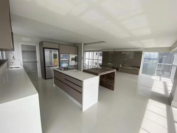 Imagem Ótimo apartamento frente mar semimobiliado em Balneário Camboriú.