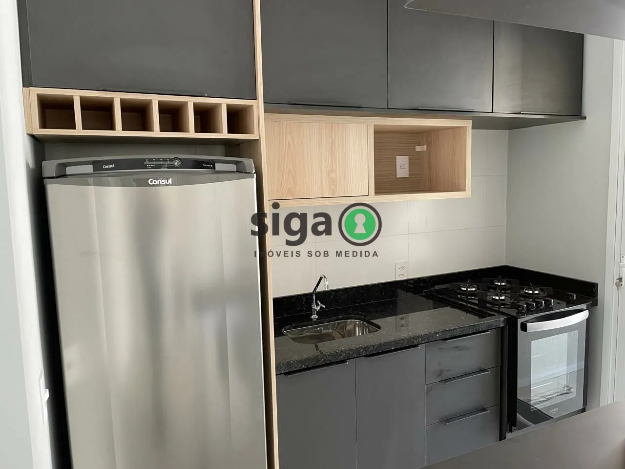 Imagem Apartamento mobiliado com uma vaga de garagem ao lado da linha lilás