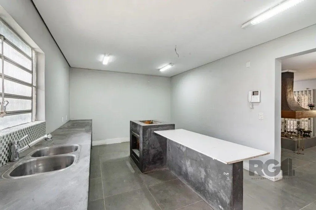 Imagem Casa com 3 dormitórios no bairro Passo das Pedras