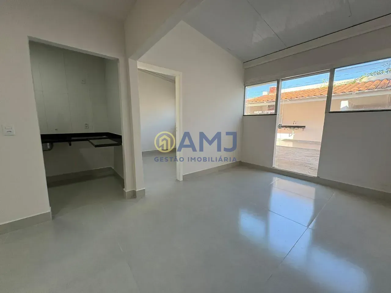 Imagem Casa Totalmente Reformada no Setor Orientville!