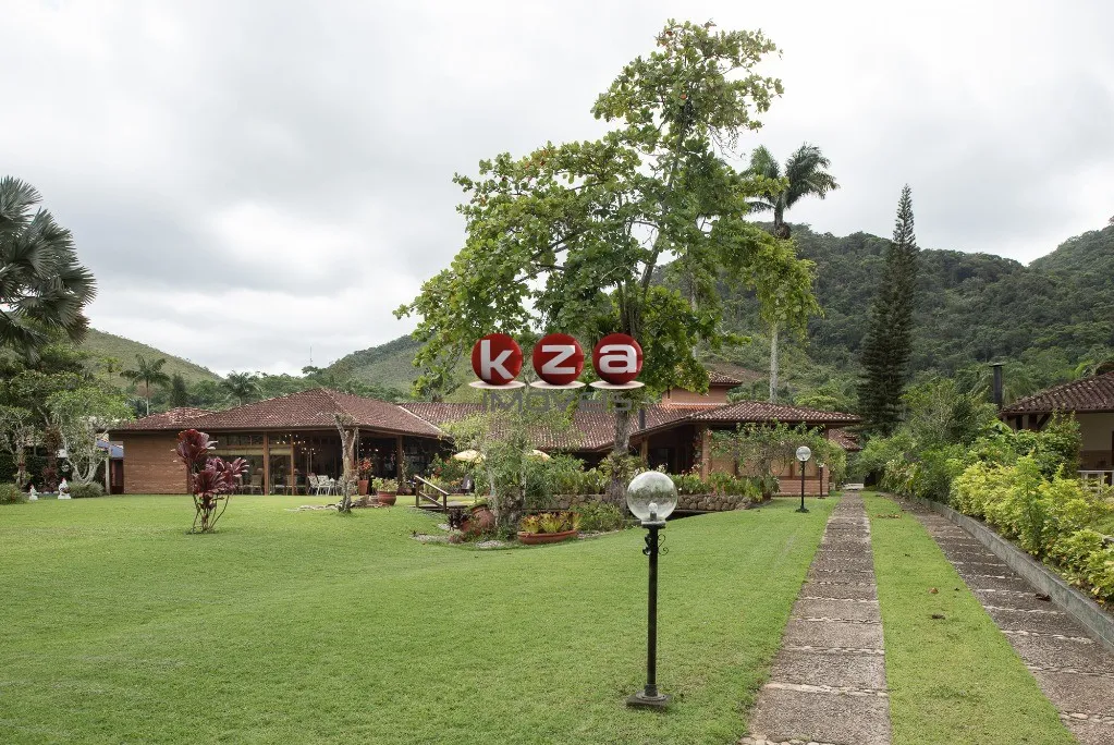 Imagem Casa de luxo a venda em Ubatuba, Praia Dura, frente para o mar. 6 suítes, 3 salas, 8 banheiros, 11 vagas, área gourmet592 m².