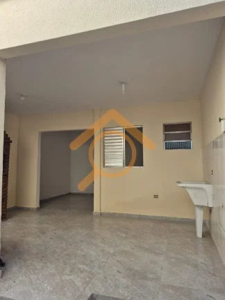 Imagem Casa reformada na Vila Arriete: 3 quartos, 1 suíte, 2 salas, 2 banheiros, 2 vagas - 118,00 m² em São Paulo-SP.
