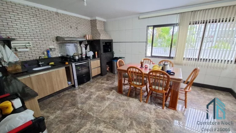 Imagem Prédio/comercial/residencial, 04 Cj e 02 lojas, + Casa com 07 suítes, no Bacacheri em Curitiba PR