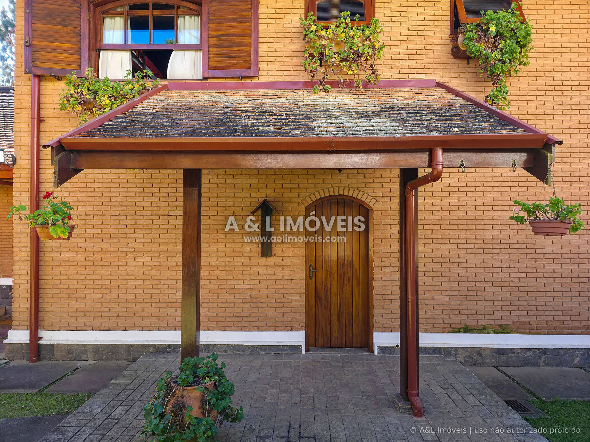 Imagem Casa à venda em Capivari, Campos do Jordão | 4 dormitórios e 2 suítes