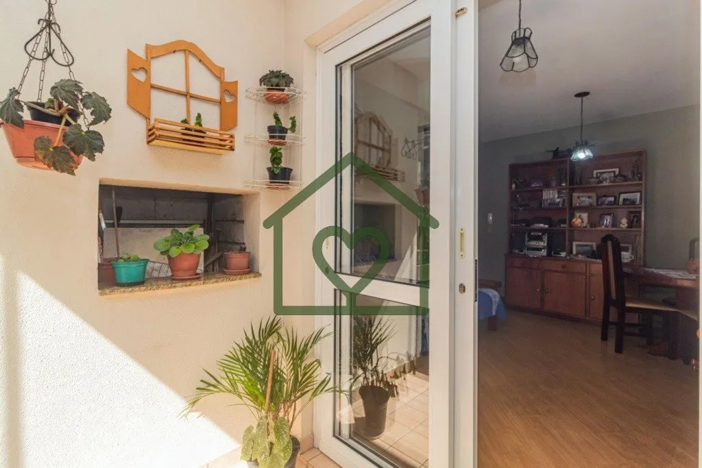 Imagem Excelente Apartamento com 2 dormitórios um deles com suíte, amplo living com dois ambientes com sa...