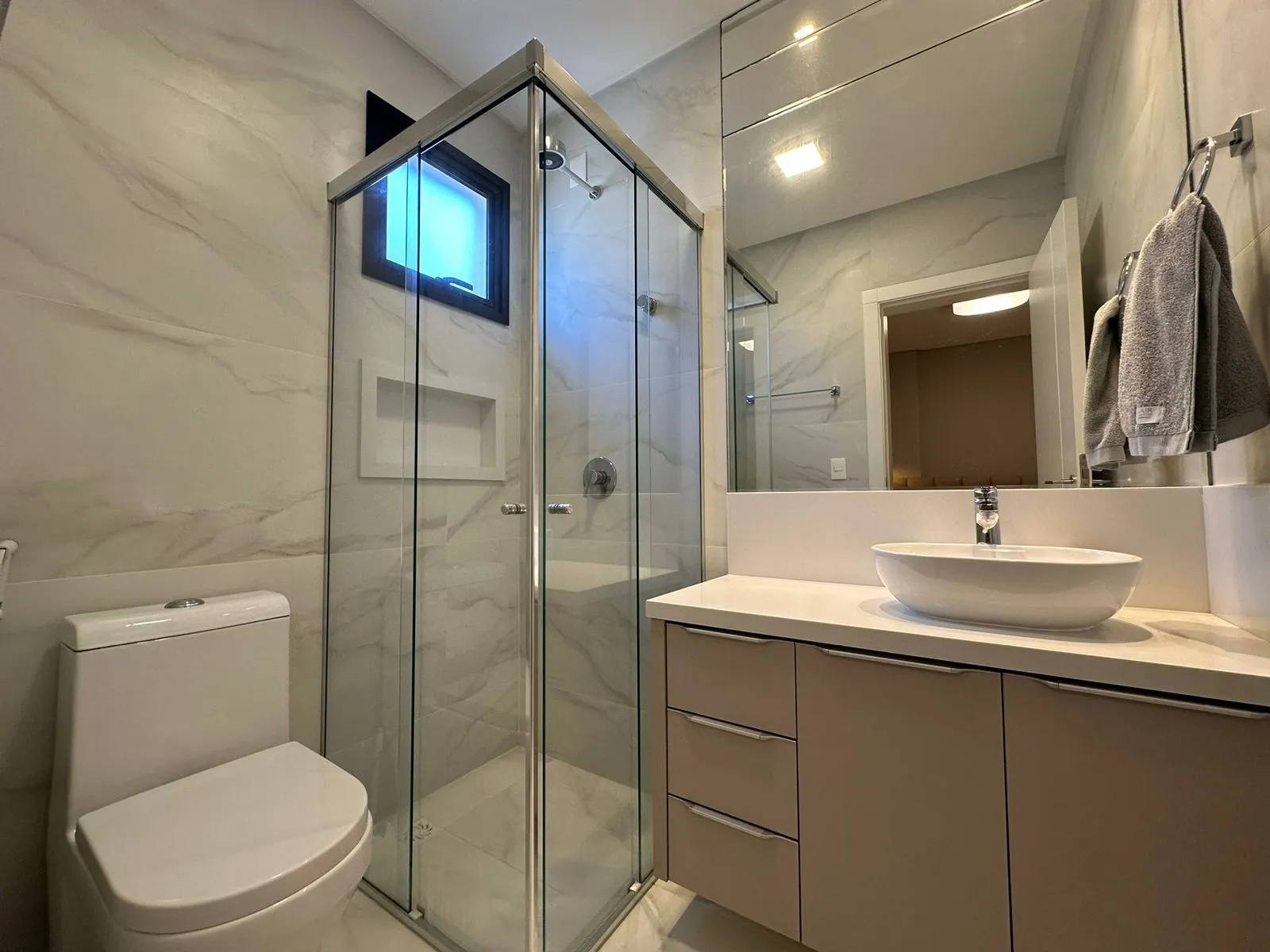 Imagem Apartamento com vista para o mar à venda com 187m2 por R$ 4.900.000,00