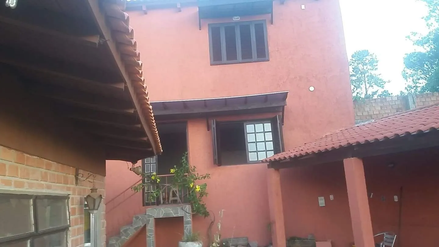 Imagem Casa à venda com piscina no bairro Glória, Zona Sul de Porto Alegre - 207m² construídos, pátio amplo e excelente potencial residencial