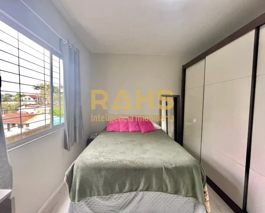 Imagem Casa Plana Parcialmente Averbada, aceita financiamento, com 1 suíte e 2 quartos, 2 vagas de garagem...