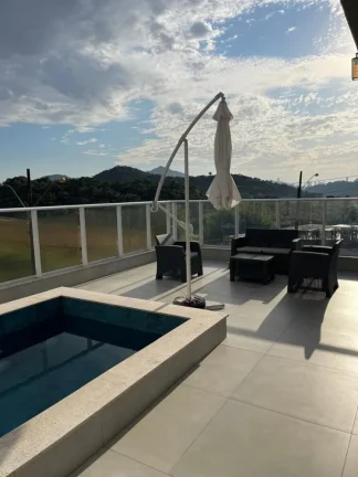 Imagem Casa Alto Padrão em Camboriú - Condomínio Fechado
