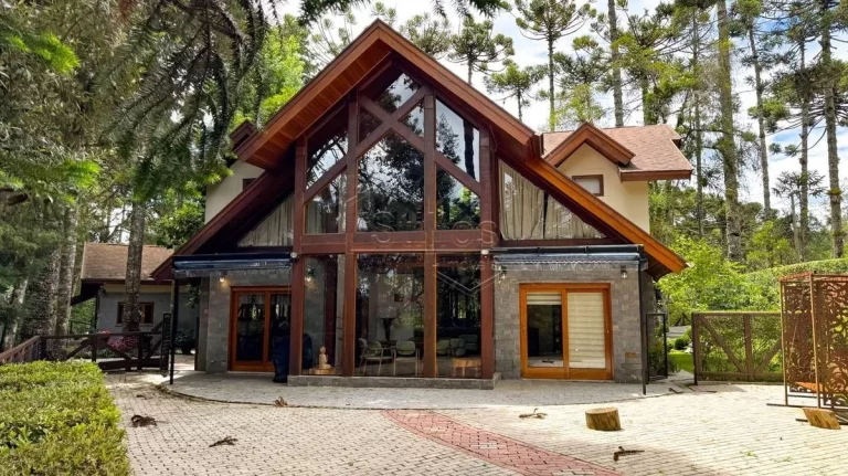 Foto do imóvel Casa de Condomínio em Campos do Jordão