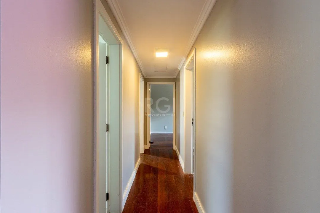 Imagem Casa para Venda - 202m², 3 dormitórios, sendo 1 suites, 2 vagas - Cristal