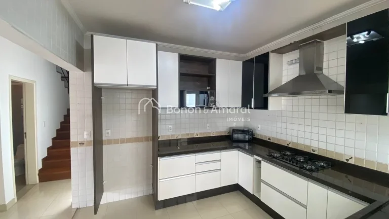 Imagem 3 suítes, sendo 2 suítes no térreo. A suíte principal possui closet, oferecendo mais conforto e ...