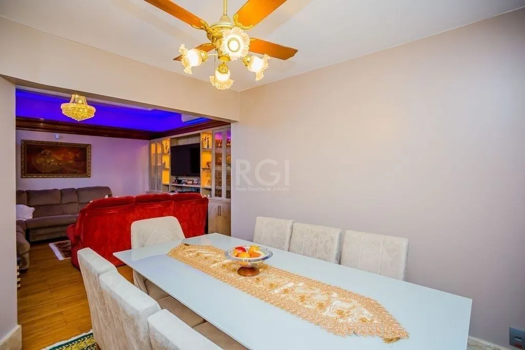 Imagem Belíssima casa de 375m² e 04 dormitórios sendo 01 suíte.