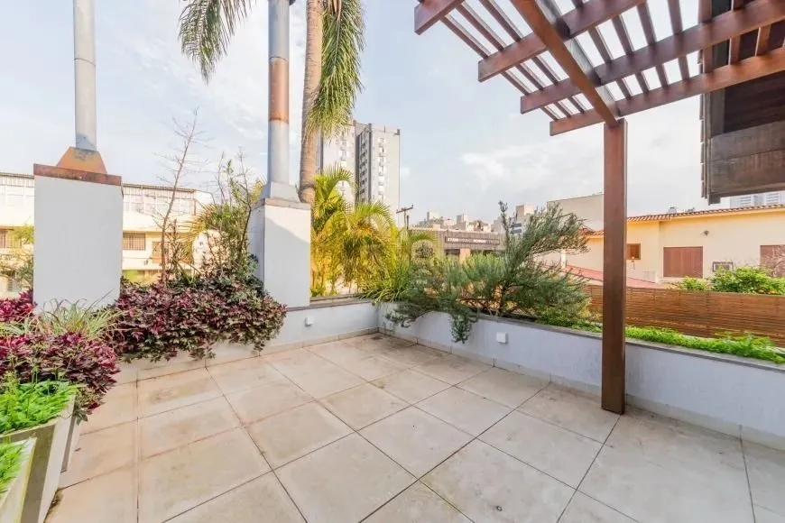 Imagem Casa alto padrão com 3 suítes e piscina no Boa Vista
