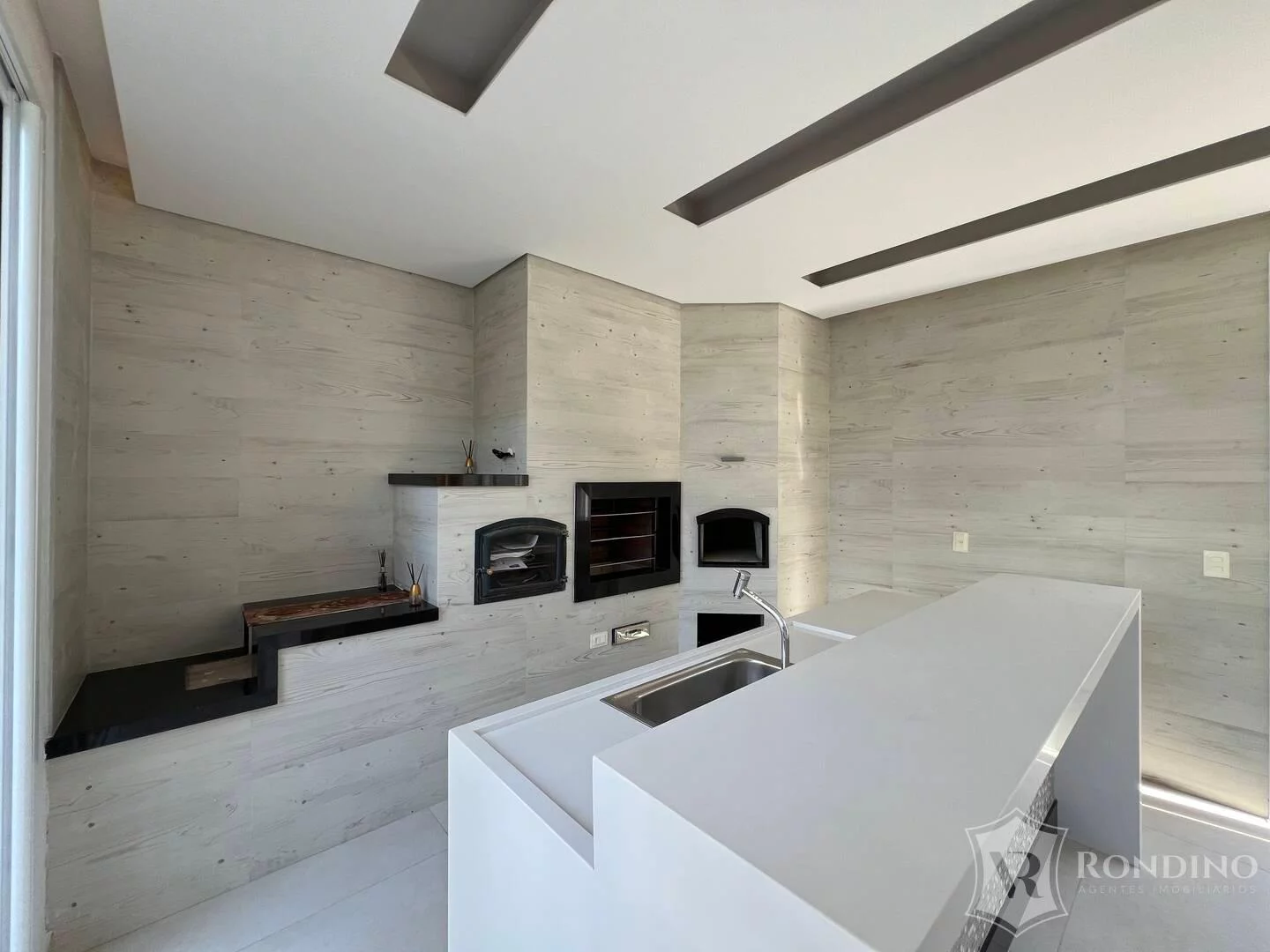 Imagem Casa no Alphaville Nova Esplanada com 4 Suítes e Piscina