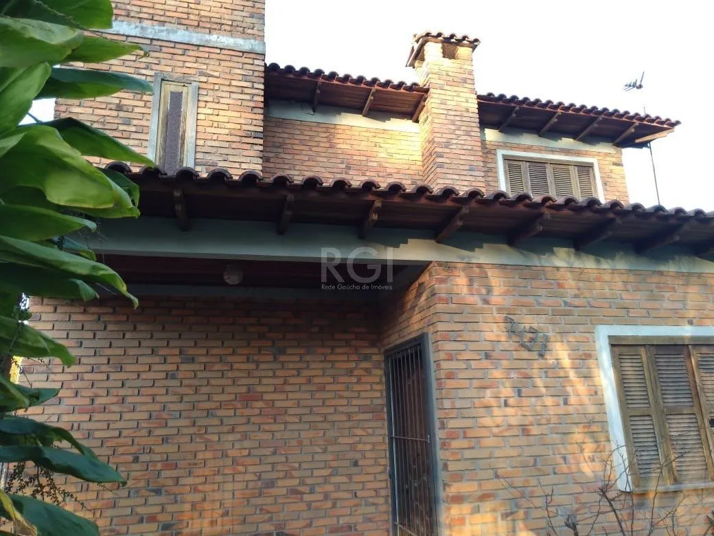 Imagem Casa para Venda com 2 dormitórios e 3 vagas no bairro Belém Novo