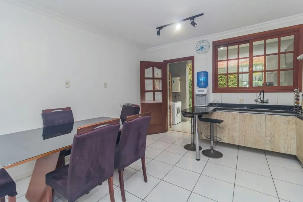 Imagem Encantadora casa com 175m², 03 dormitórios, Rua Paul Harris, Jardim Planato
