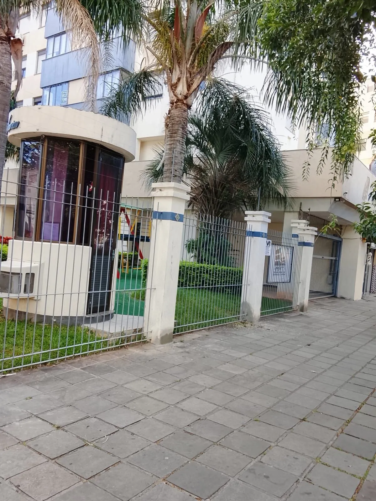 Excelente Apartamento 3D, transformado em 2D, closet mobiliado c/ vaga - Cidade Baixa - Preço Atrativo