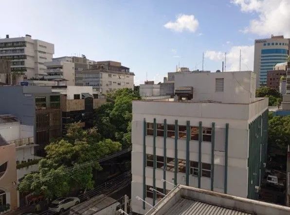 Imagem Oportunidade de Investimento. Sala Comercial para venda já locada no bairro Moinhos de Vento. Invista com segurança e rentabilidade imediata.