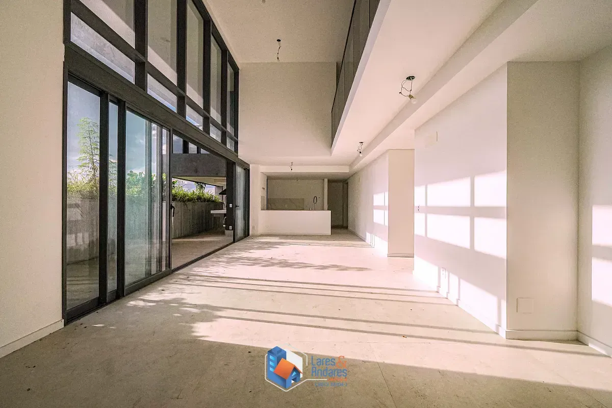 Imagem Duplex para venda em Jardim Fonte do Morumbi com 4 quartos, sendo 4 suítes, 325m²
