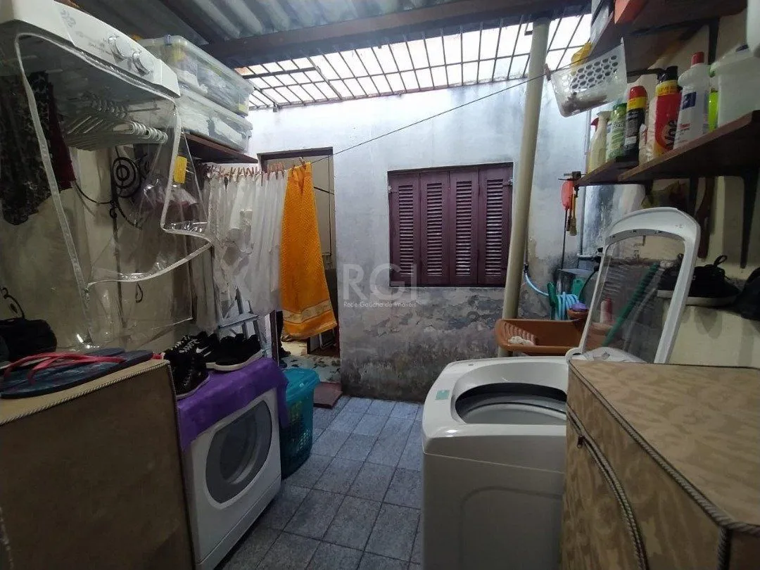 Imagem Casa para Venda - 185m², 3 dormitórios, 5 vagas - Menino Deus