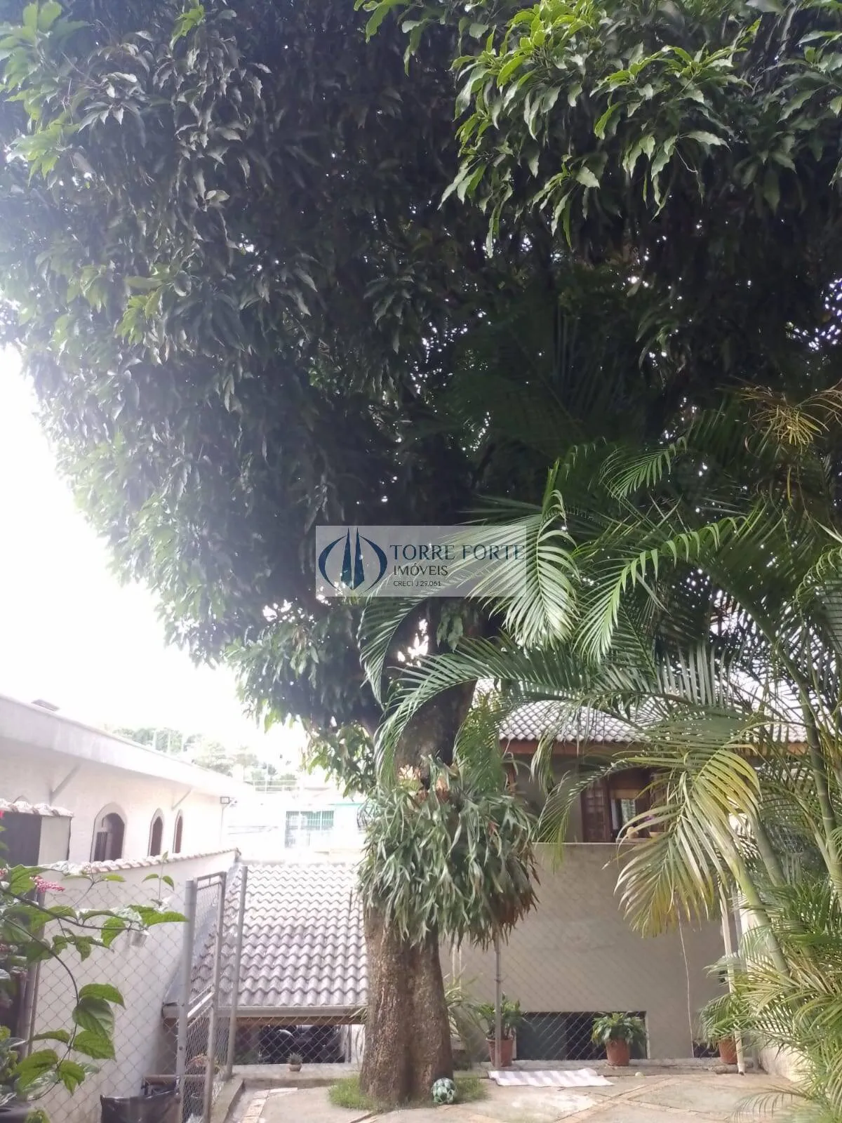 Imagem Casa com estilo moderno, 3 dormitórios, 4 vagas no Jardim Vila Galvão