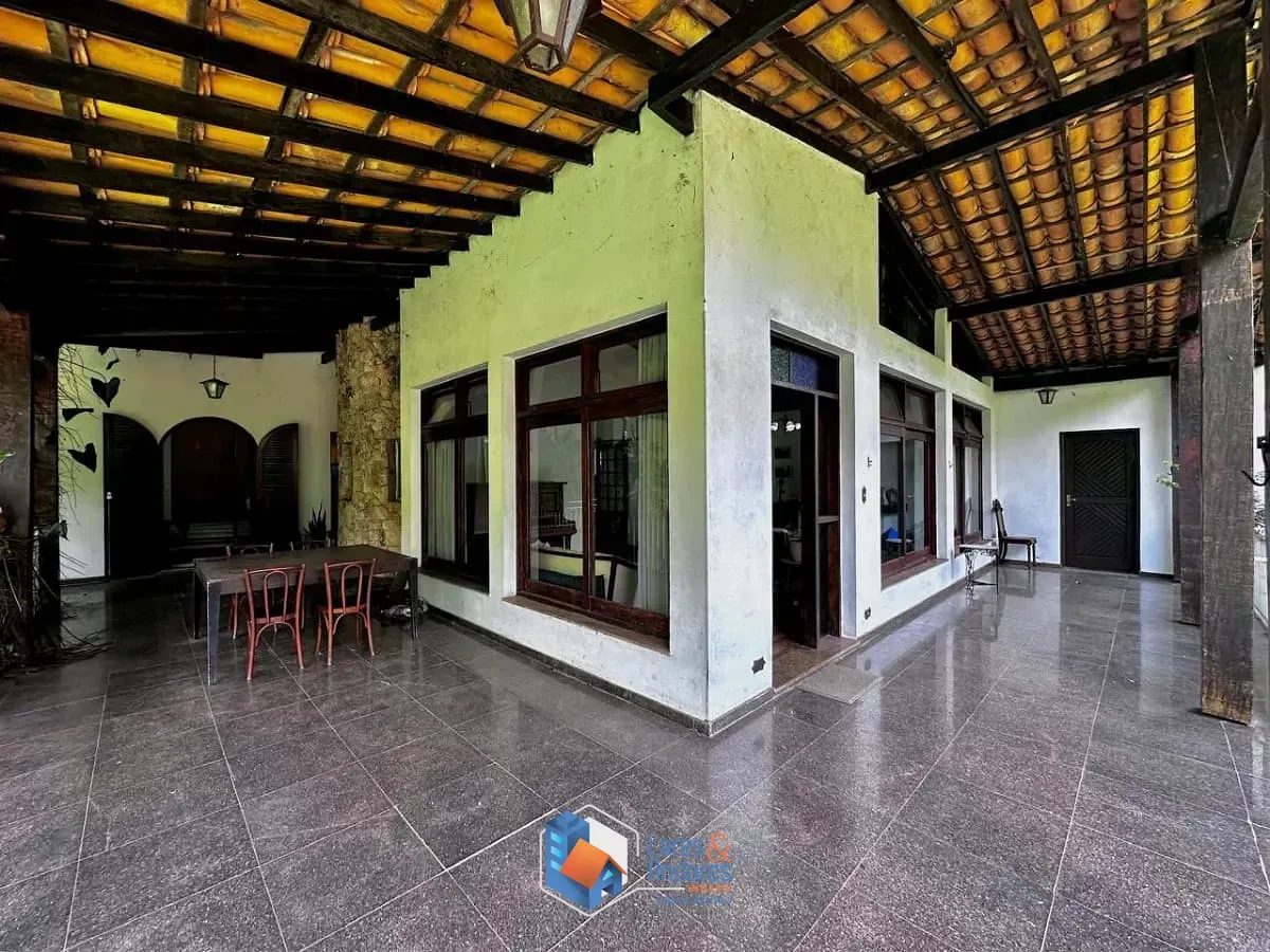 Imagem Casa para venda em Interlagos com 4 quartos, sendo 2 suítes, 380m²