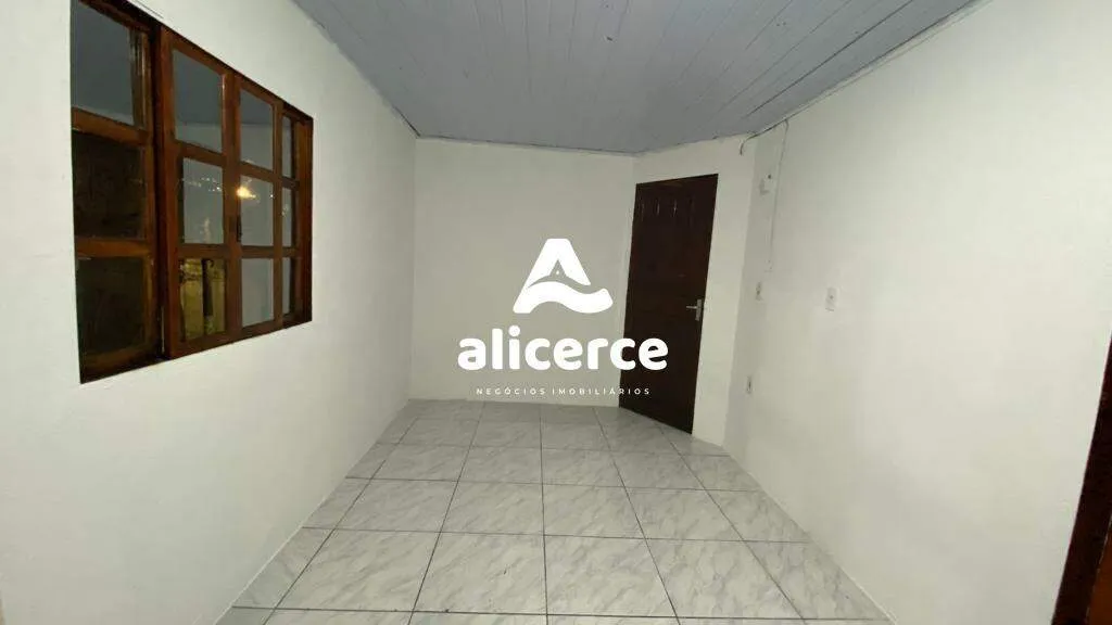 Imagem Imóvel de esquina para investimento com alta rentabilidade - Bairro Serraria, São José/SC