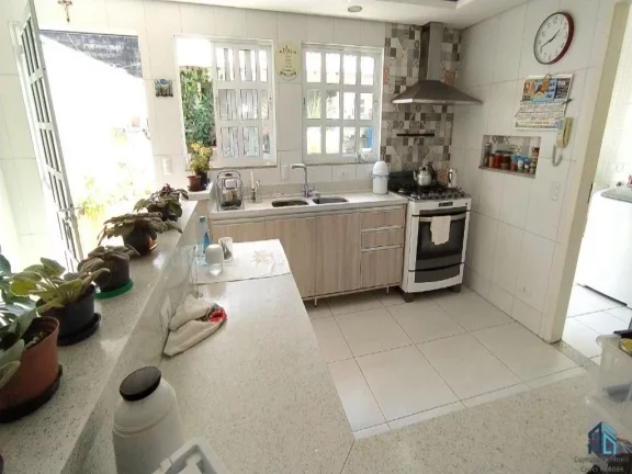Imagem PERMUTA, Sobrado 05 quartos sendo 02 suítes, em Curitiba PR