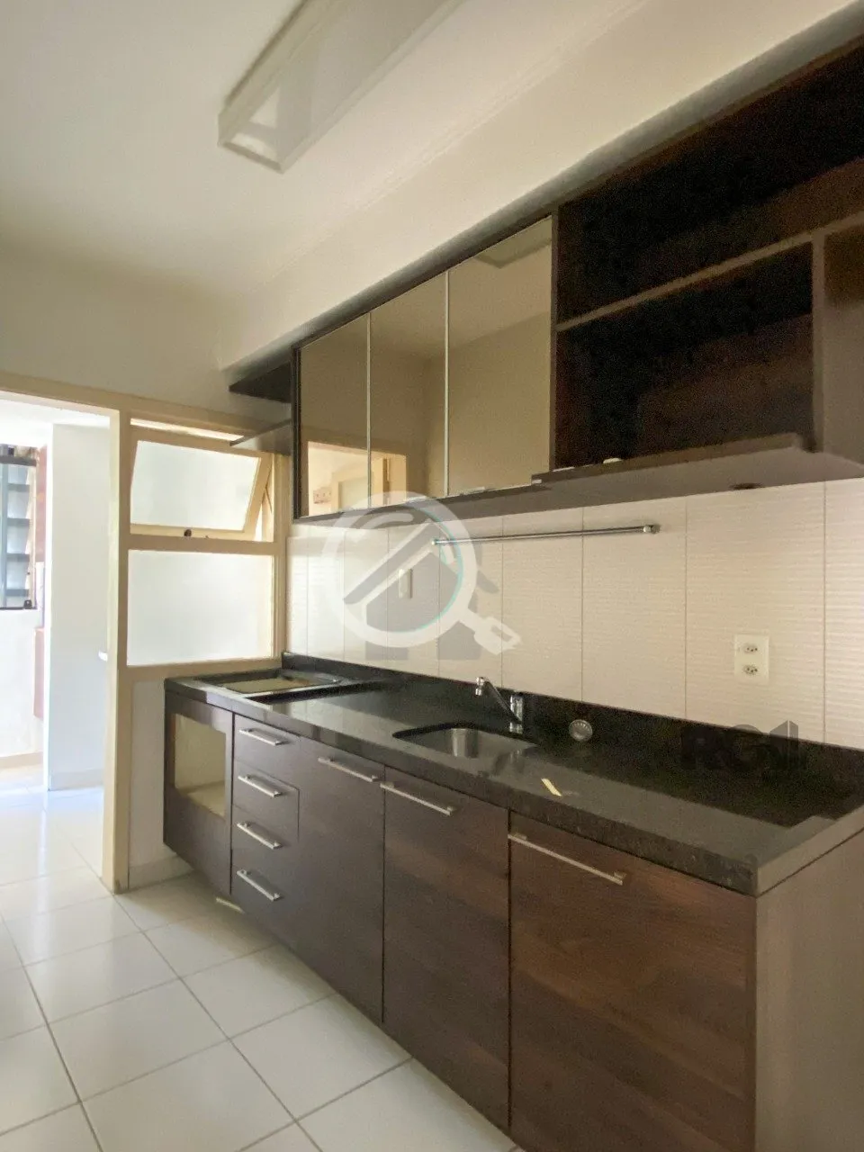 Imagem Apartamento de 75m², 2 dormitórios, living amplo em L com sacada integrada, churrasqueira na sacad...