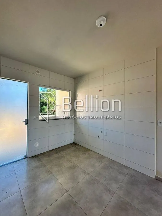 Imagem Residência situada em um bairro tranquilo em Timbó. Com um terreno espaçoso de 262,50 m², esta propriedade oferece um espaço para sua família desfrutar.