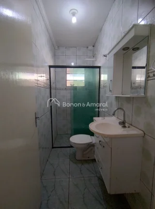 Imagem Casa da frente tem 2 dormitórios, sendo uma suite, sala, cozinha e lavanderia, cômodos bem amplos ...
