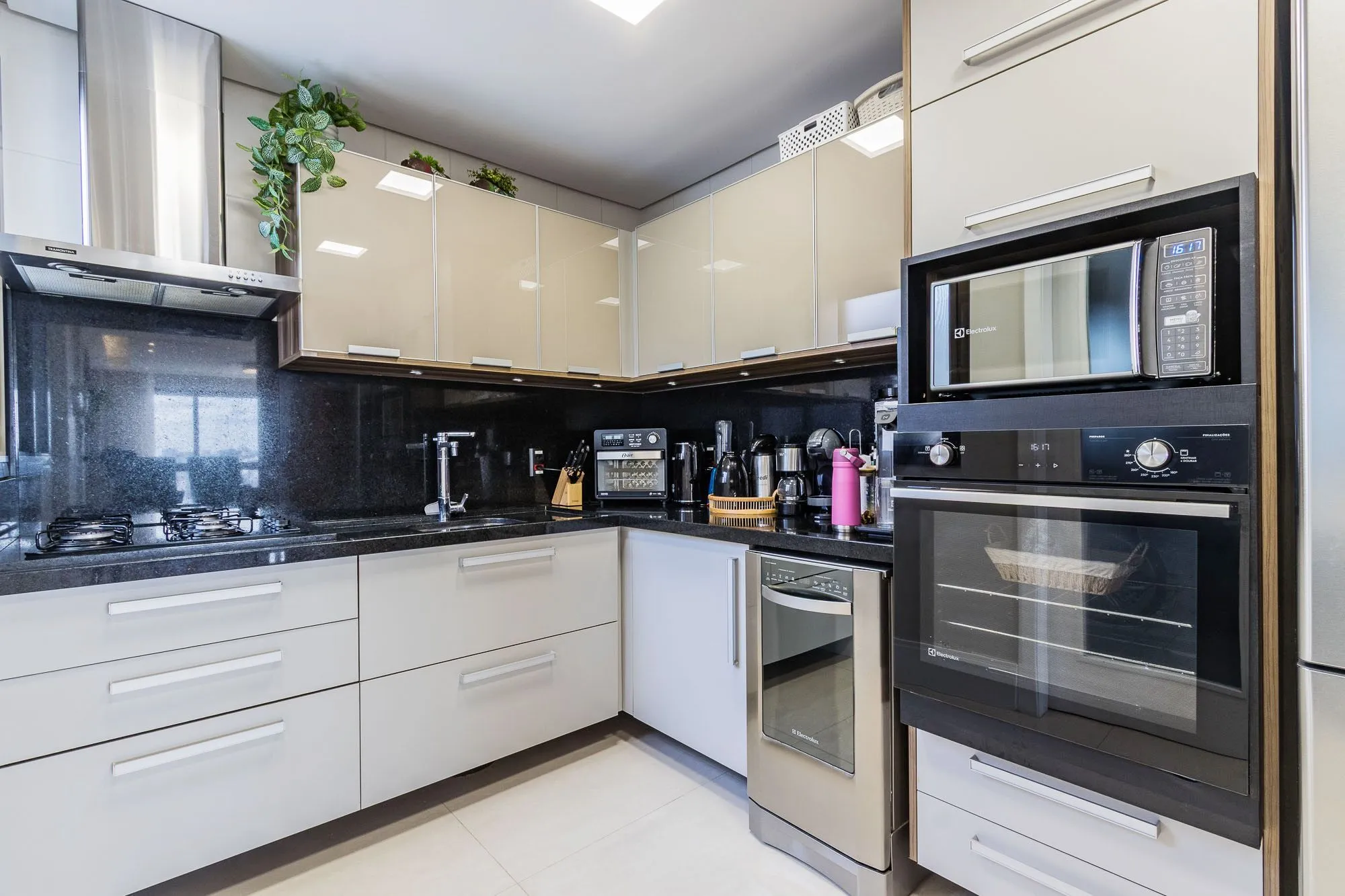 Imagem Apartamento de 3 quartos, 3 suítes e 2 vagas de garagem Higienópolis em POA