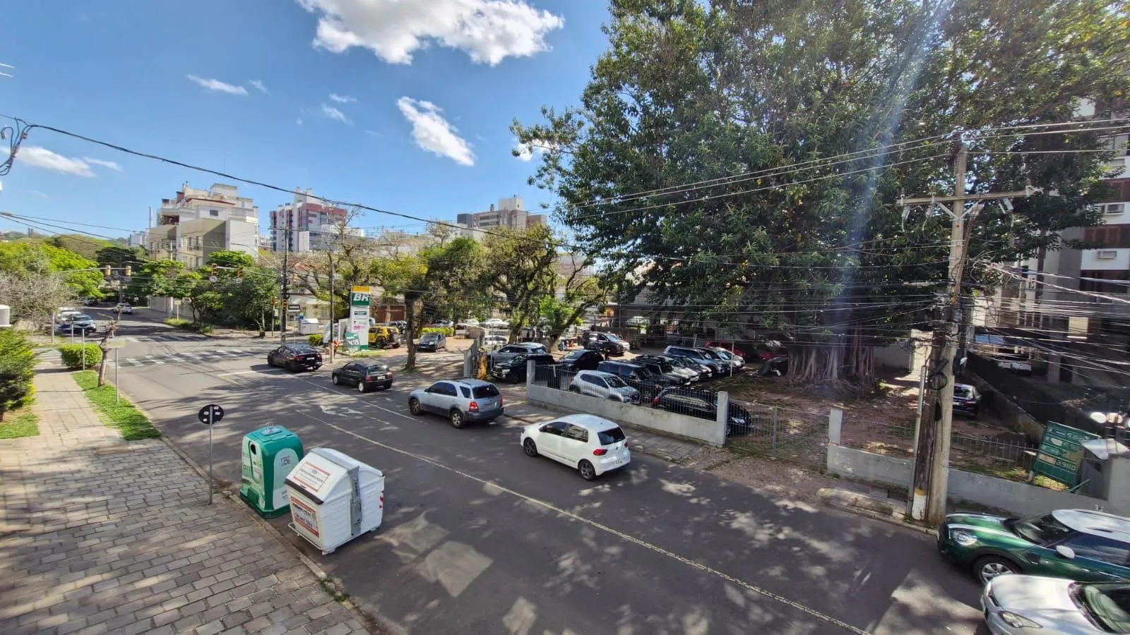 Imagem Apartamento no Menino Deus com 2 dormitórios e dependência de empregada com banheiro