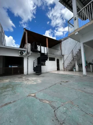 Imagem Casa ampla com 5 dormitórios sendo 3 suites , terraço , e 7 vagas de garagem, no conjunto Santos Dumont, na zona centro-oeste, pode ser financiada